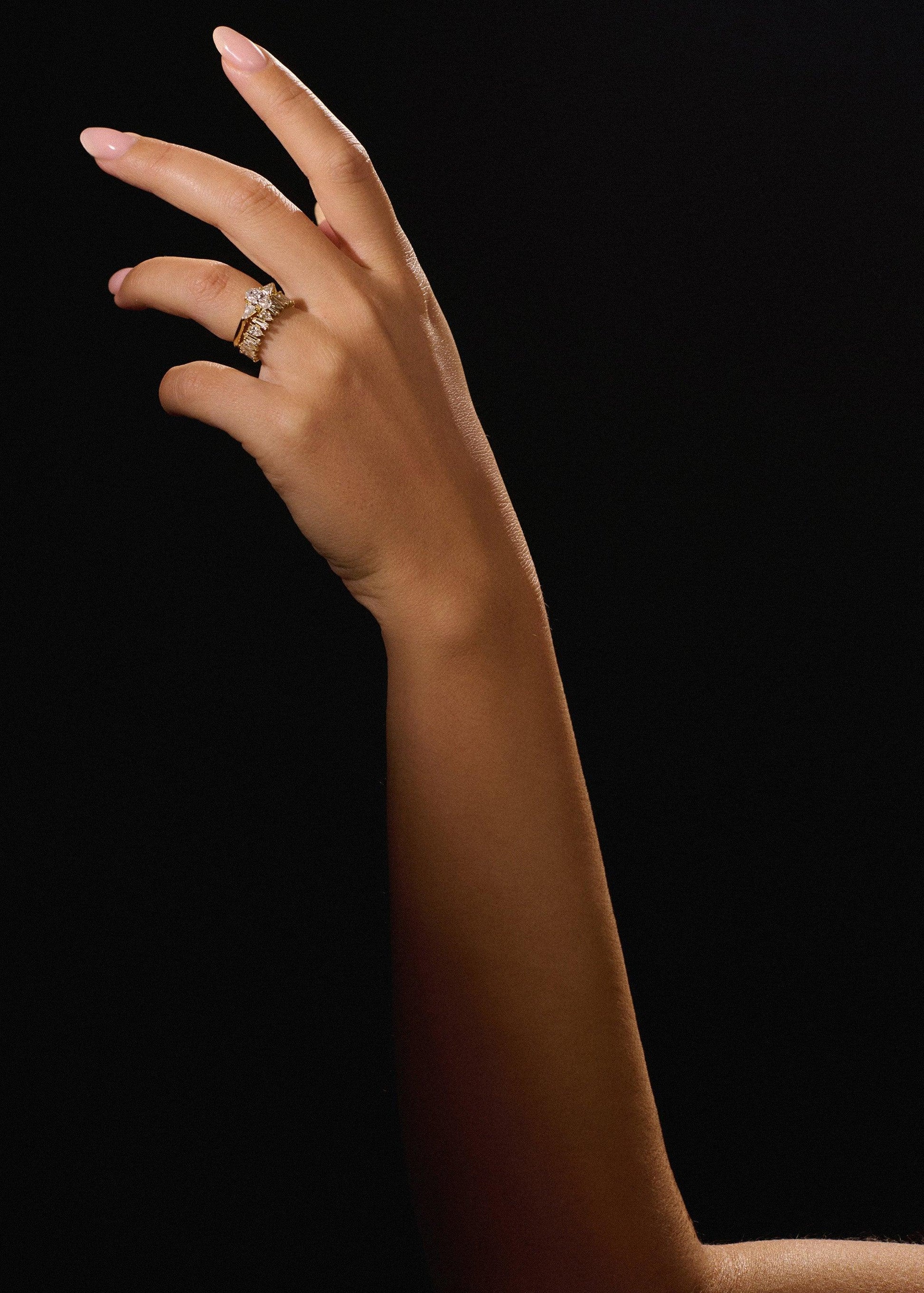 THALORIA | THREE STONE OVAL DIAMOND ENGAGEMENT RING - JTaranaki Jewellery