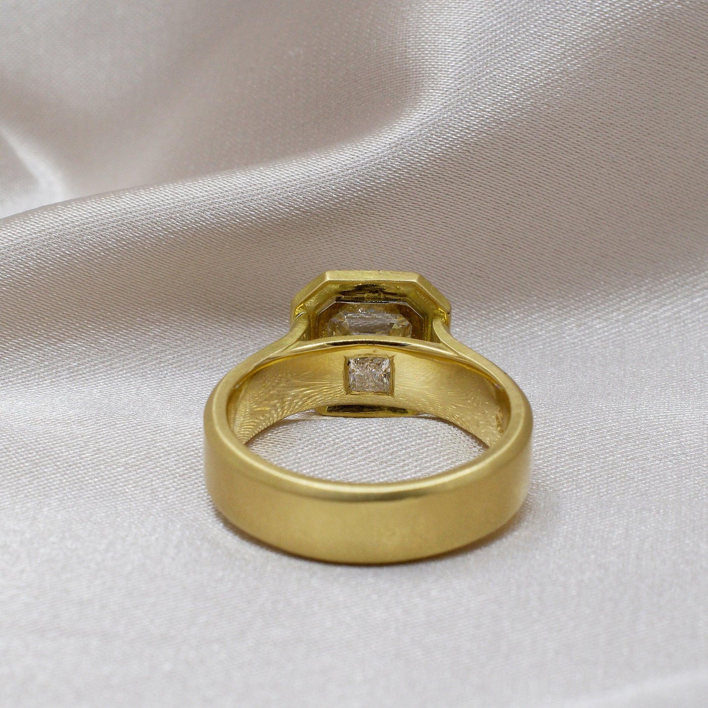 AETERNIS | KISSING CULET ASSCHER DIAMOND ENGAGEMENT RING - JTaranaki Jewellery