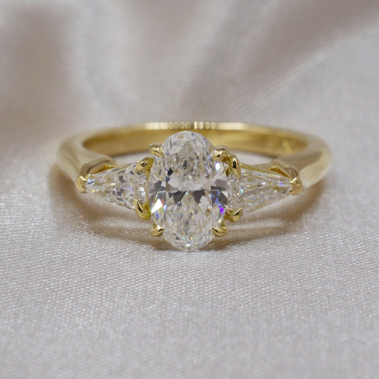 THALORIA | THREE STONE OVAL DIAMOND ENGAGEMENT RING - JTaranaki Jewellery
