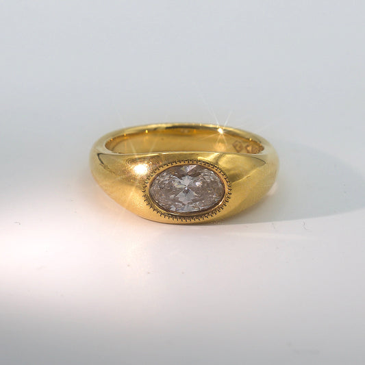 ELYSIUM | OVAL DIAMOND SIGNET RING