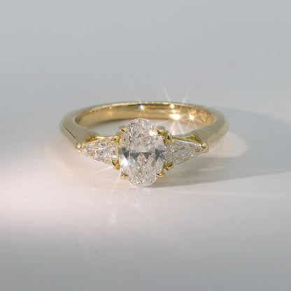 THALORIA | THREE STONE OVAL DIAMOND ENGAGEMENT RING