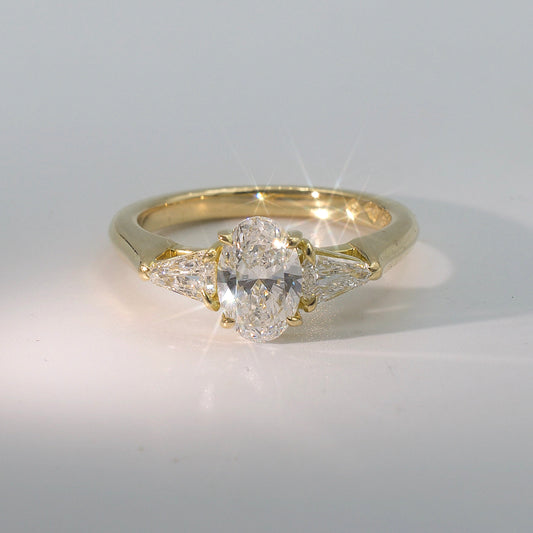 THALORIA | THREE STONE OVAL DIAMOND ENGAGEMENT RING